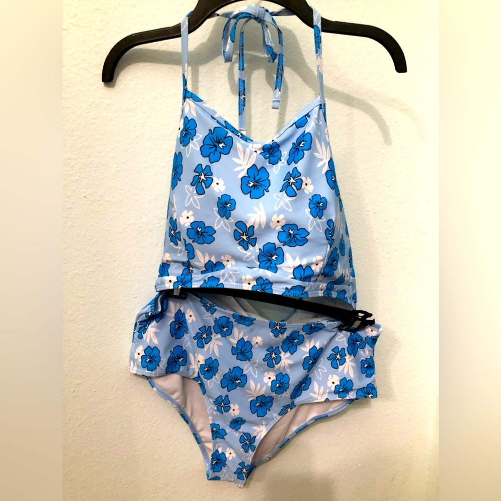 EUC, No Tags, Size 1XL, Bikini Top & Bottom in Floral Blue Print